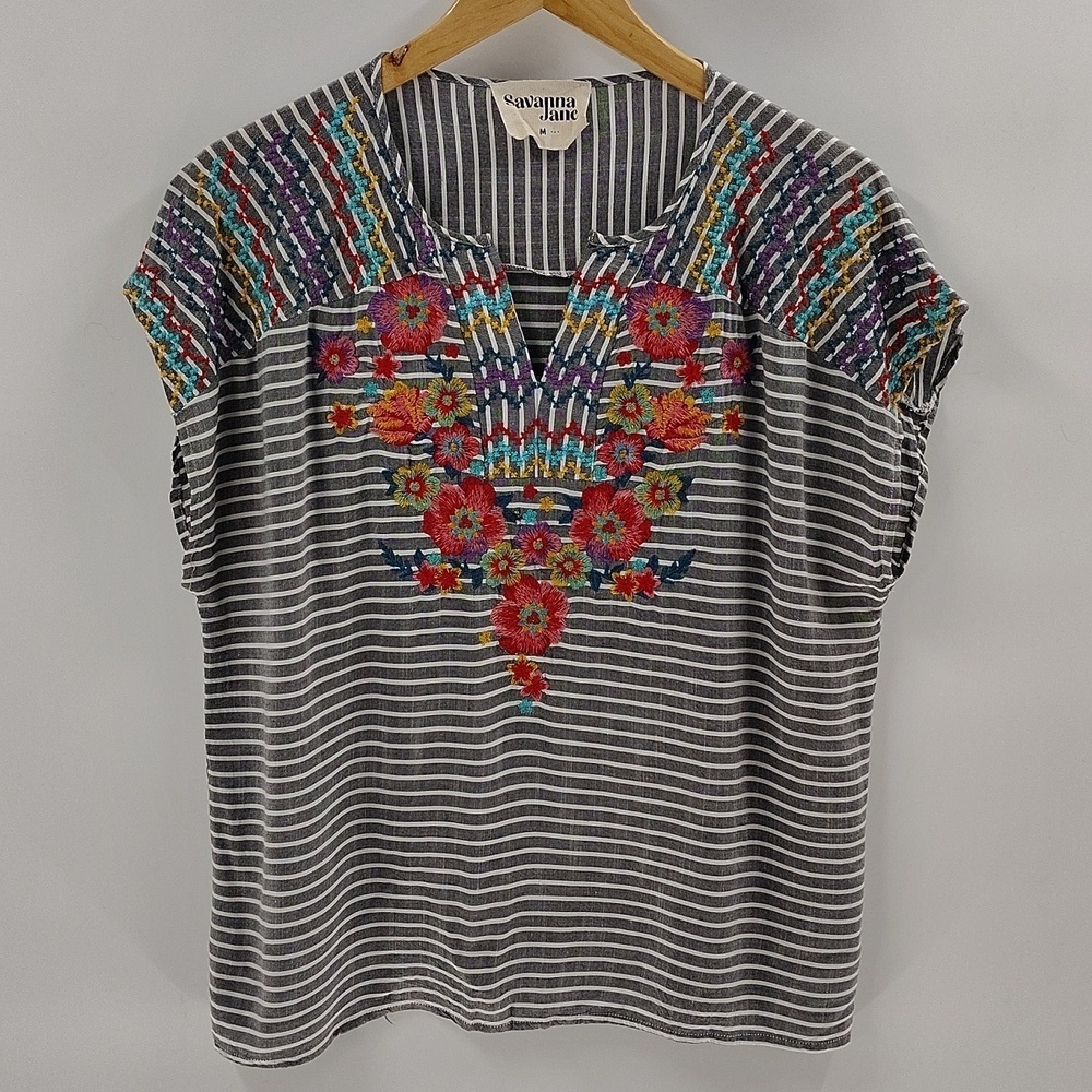 Savanna Jane Floral Embroidered Heather Gray Top Size Medium